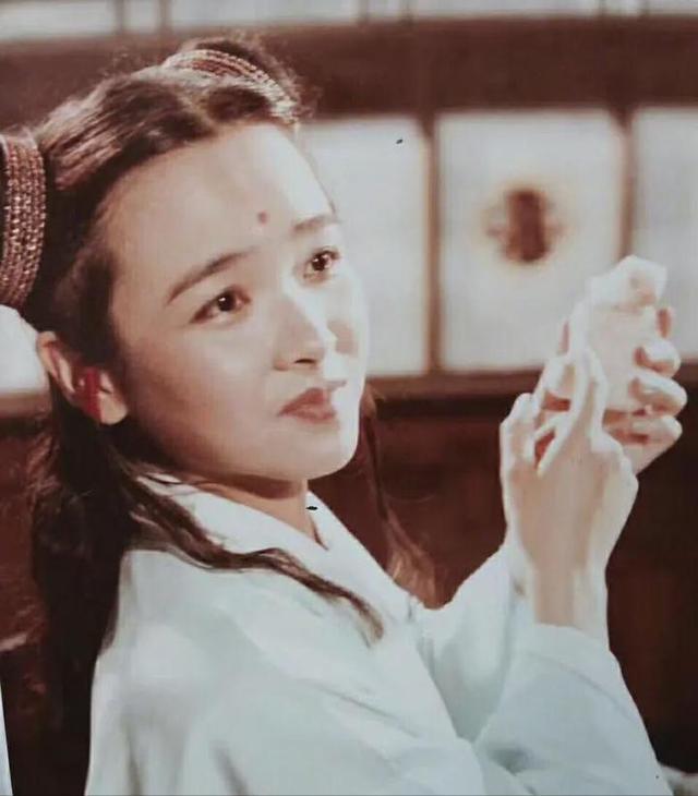 王羊扮演的薛宝琴 87版《红楼梦》中,薛宝琴的扮演者王羊被导演"化丑"