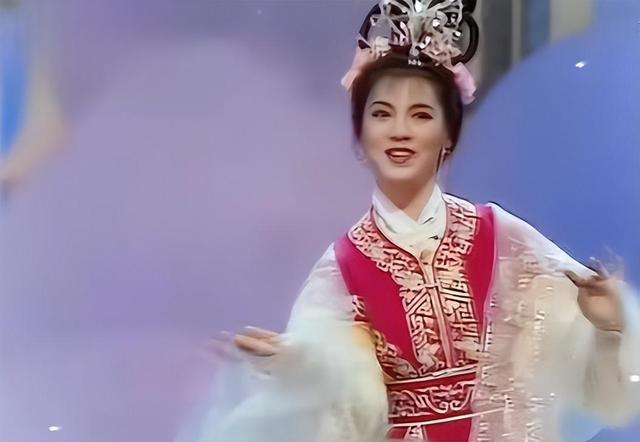 王羊扮演的薛宝琴