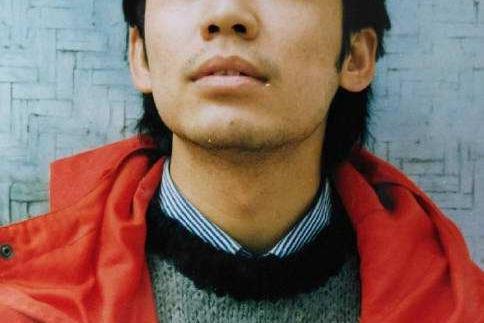 何政军:演绎父辈传奇,用军礼告慰英魂 何政军,这位在《亮剑》中饰演"