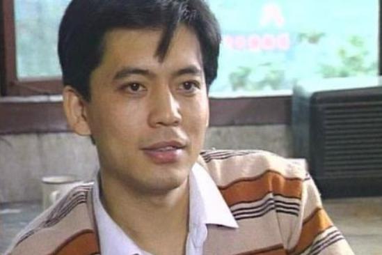 何政军:演绎父辈传奇,用军礼告慰英魂 何政军,这位在《亮剑》中饰演"