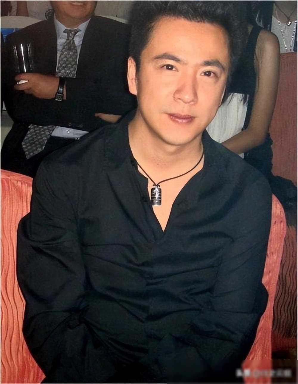 华谊影视:从巅峰到衰弱 华谊影视的创业历程始于王氏兄弟王中磊和王中