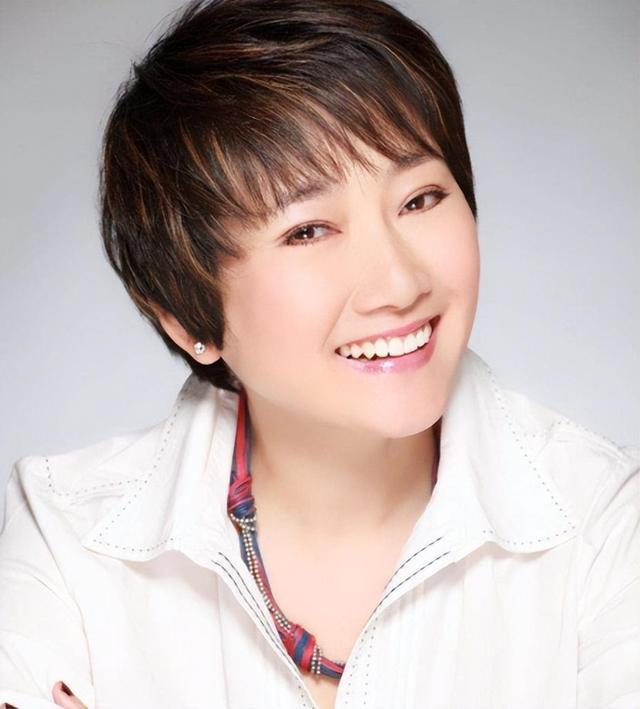 成方圆:音乐事业的追求 成方圆,曾是80年代红遍大江南北的歌唱演员