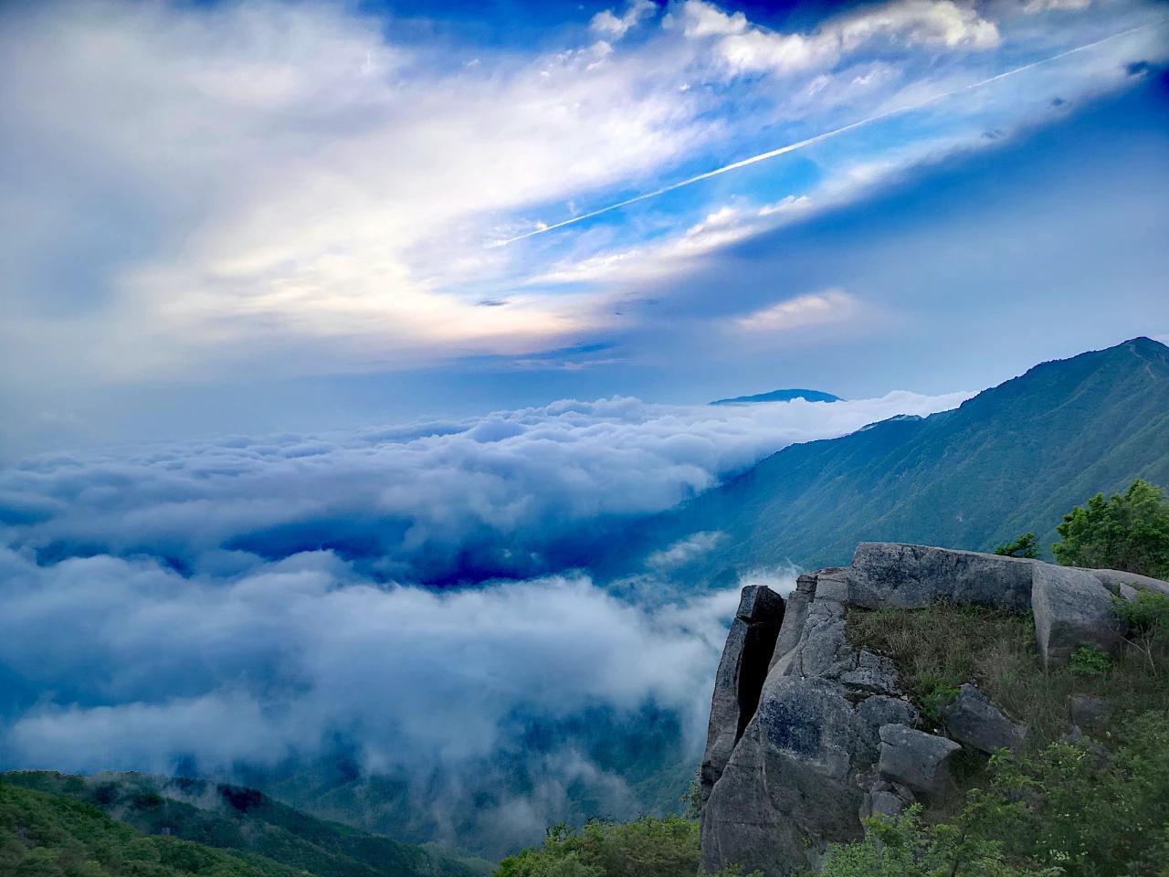 黄龙山:旅游,休闲,度假的绝佳去处 登黄龙山,春日晴空万里,山峰连绵