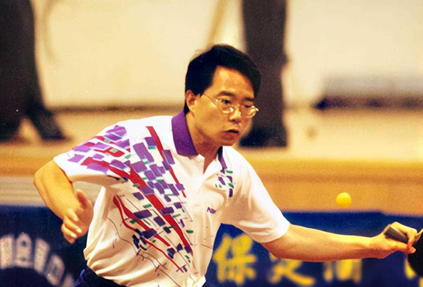 蔡猛和徐笑梅,两位央视主持人,他们的爱情如同细水长流般持久而深沉