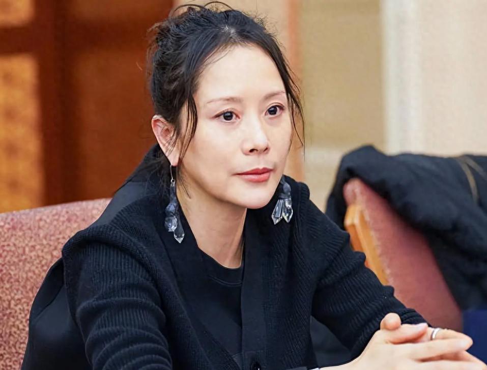 温峥嵘:海清同窗的逆袭,从地下室到豪宅,婚姻事业双丰收 温峥嵘,这个