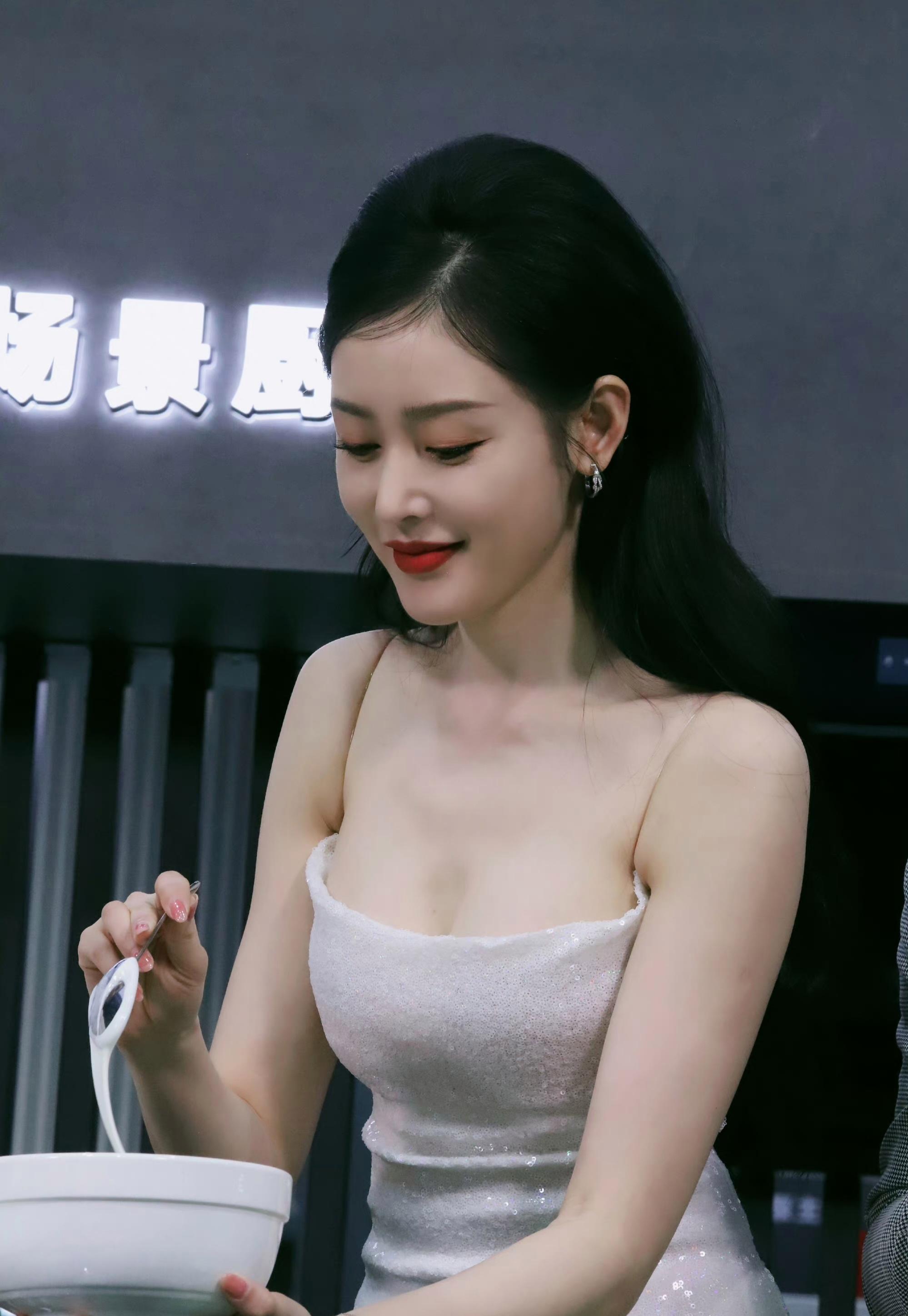 张天爱的这种状态,不仅是对个人形象的精心打造