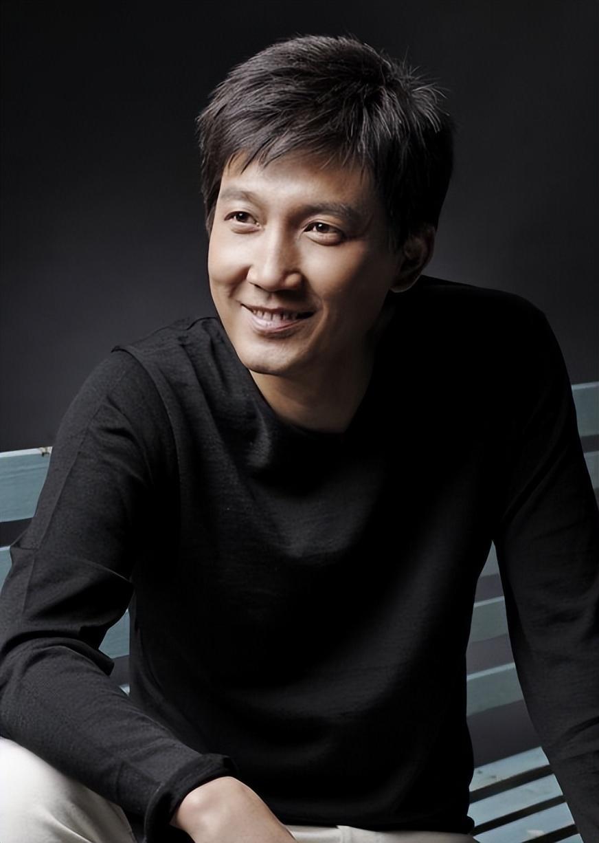 李崇霄:从主持人到演员 李崇霄,从河北唐山走出的实力派男演员,曾是
