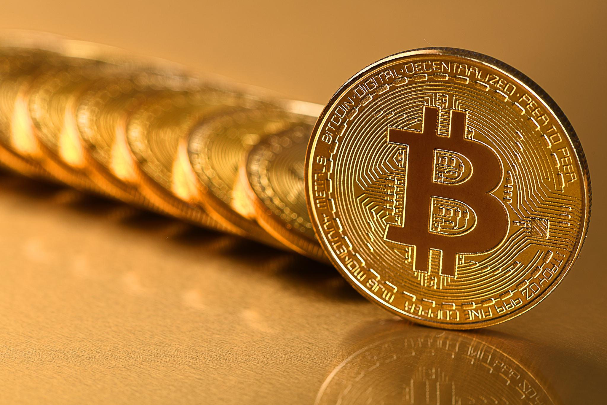 比特币小科普 比特币是一种基于去中心化,采用点对点网络与共识主动性