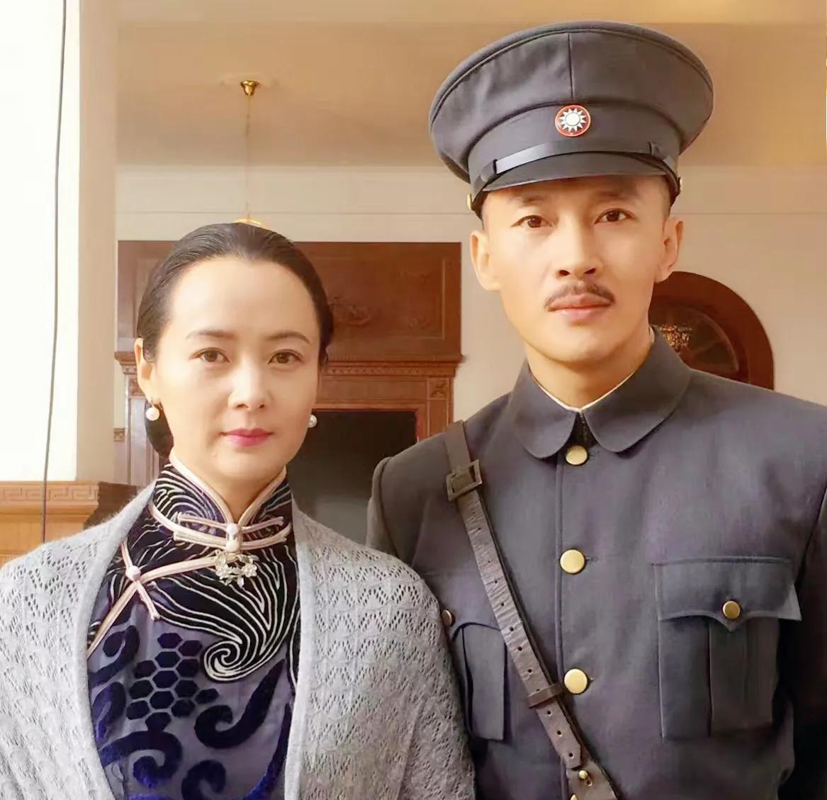 揭秘幸福人生的背后逻辑 陈依莎,这位四川出生的美女演员,以其扎实的