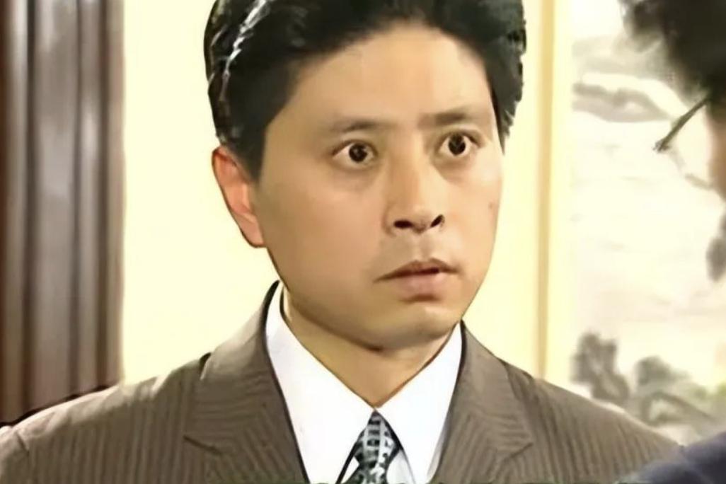 在《情深深雨蒙蒙》中饰演的"魏光雄"一角,至今仍让人印象深刻.王伟平