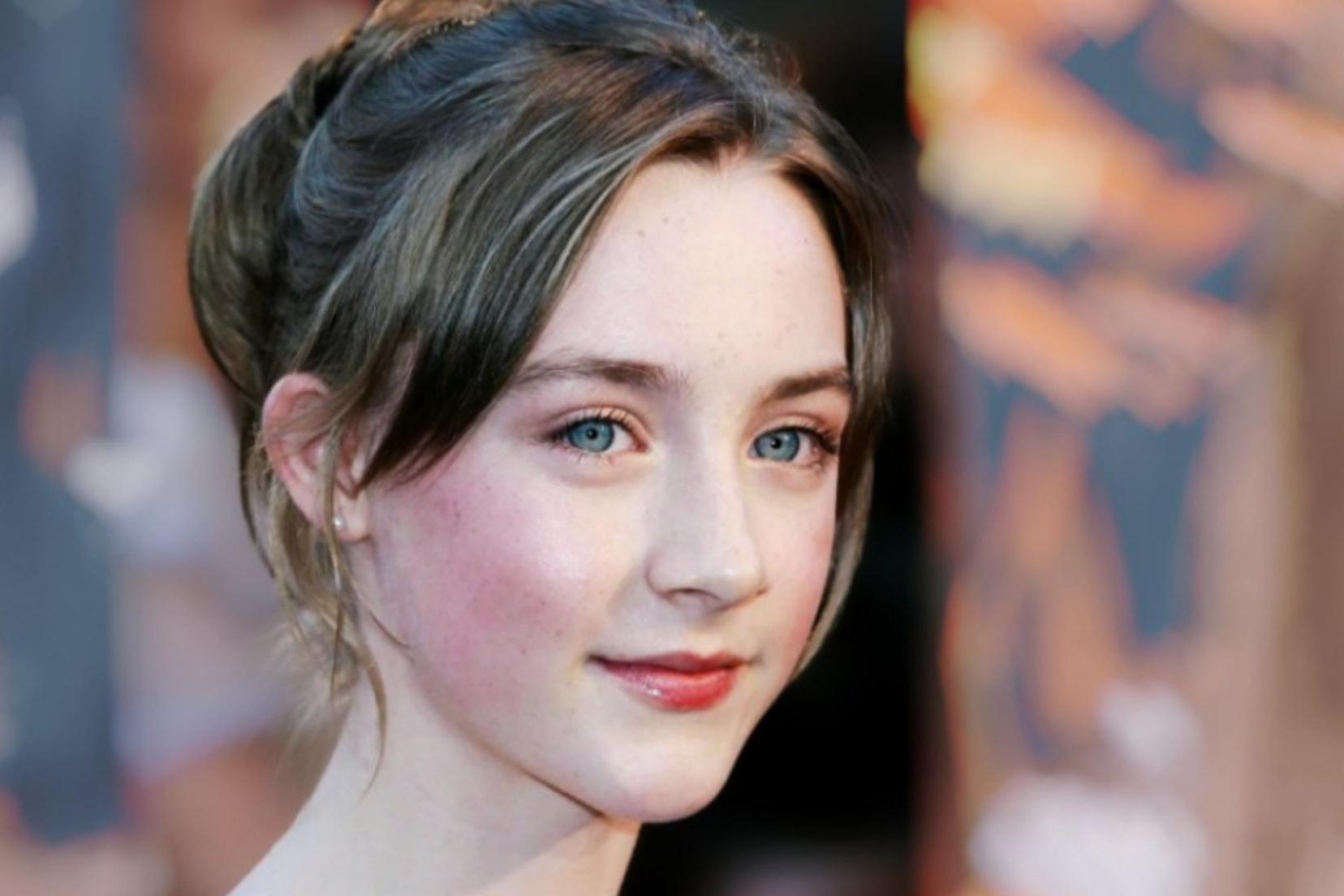 千面影后"西尔莎·罗南 西尔莎·罗南,被誉为"千面影后",她的演技天赋