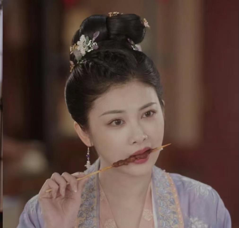 王伊瑶:性感妩媚女人专业户 王伊瑶是一位演技出色的女演员,她在《与