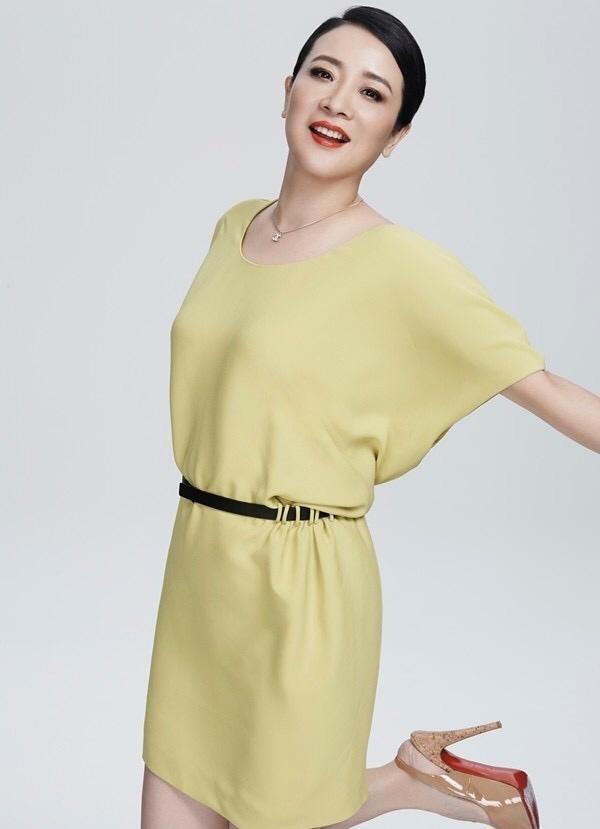 陈小艺,这位1968年出生于四川乐山的中国内地女演员,以其独特的演技和