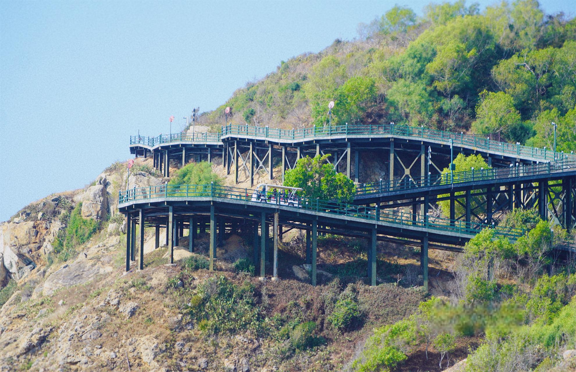 三亚西岛:探索乌龟滩的神秘之旅 三亚西岛是一个充满热带风情的神秘之