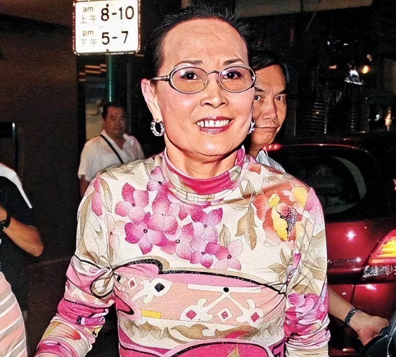 蓝琼缨:从14岁到人生赢家,揭秘"现实版甄嬛"的传奇人生 蓝琼缨,一个