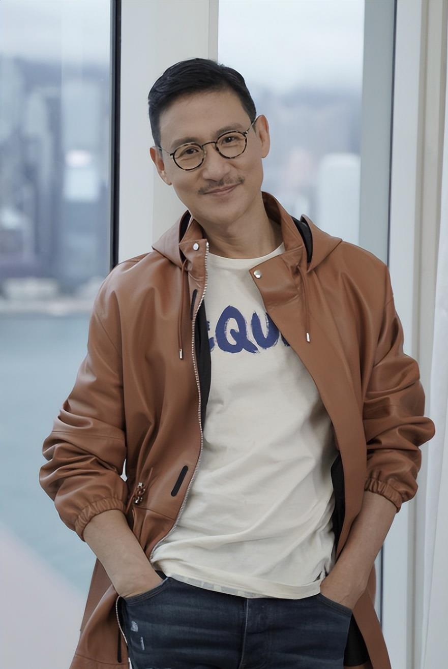 张学友:靠吃老本生活 备受尊敬的音乐家张学友接受采访,承认近年来