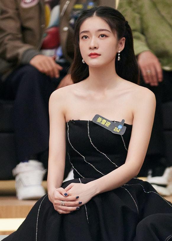 张雪迎:演技精湛的女演员 张雪迎,出生于浙江金华,毕业于中央戏剧学院