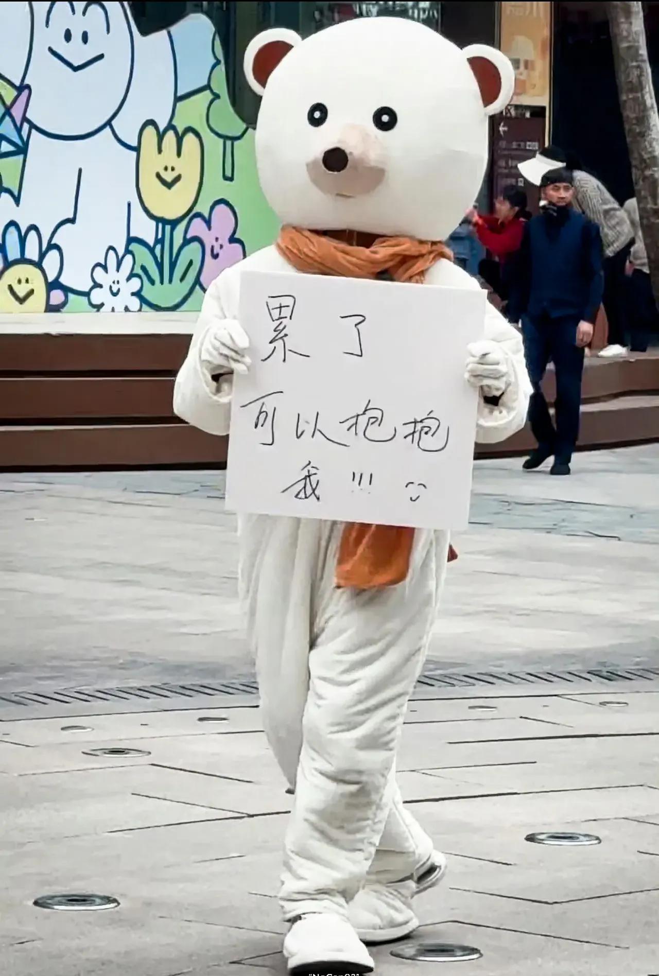 马嘉祺怒斥疯狂私生粉 4月3日晚,马嘉祺在录制综艺时,有私生跟随偷拍
