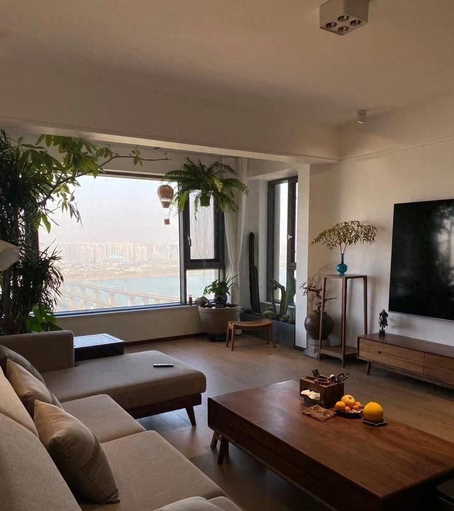 黑胡桃木配色的原木风装修案例 探索家的魅力,不在于繁华的装饰,而