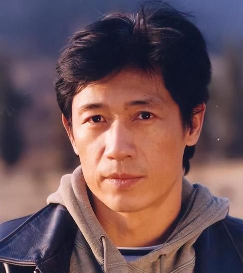 石凉:不断折腾的学霸人生 石凉,曾是北京卫视《档案》节目主持人,也是