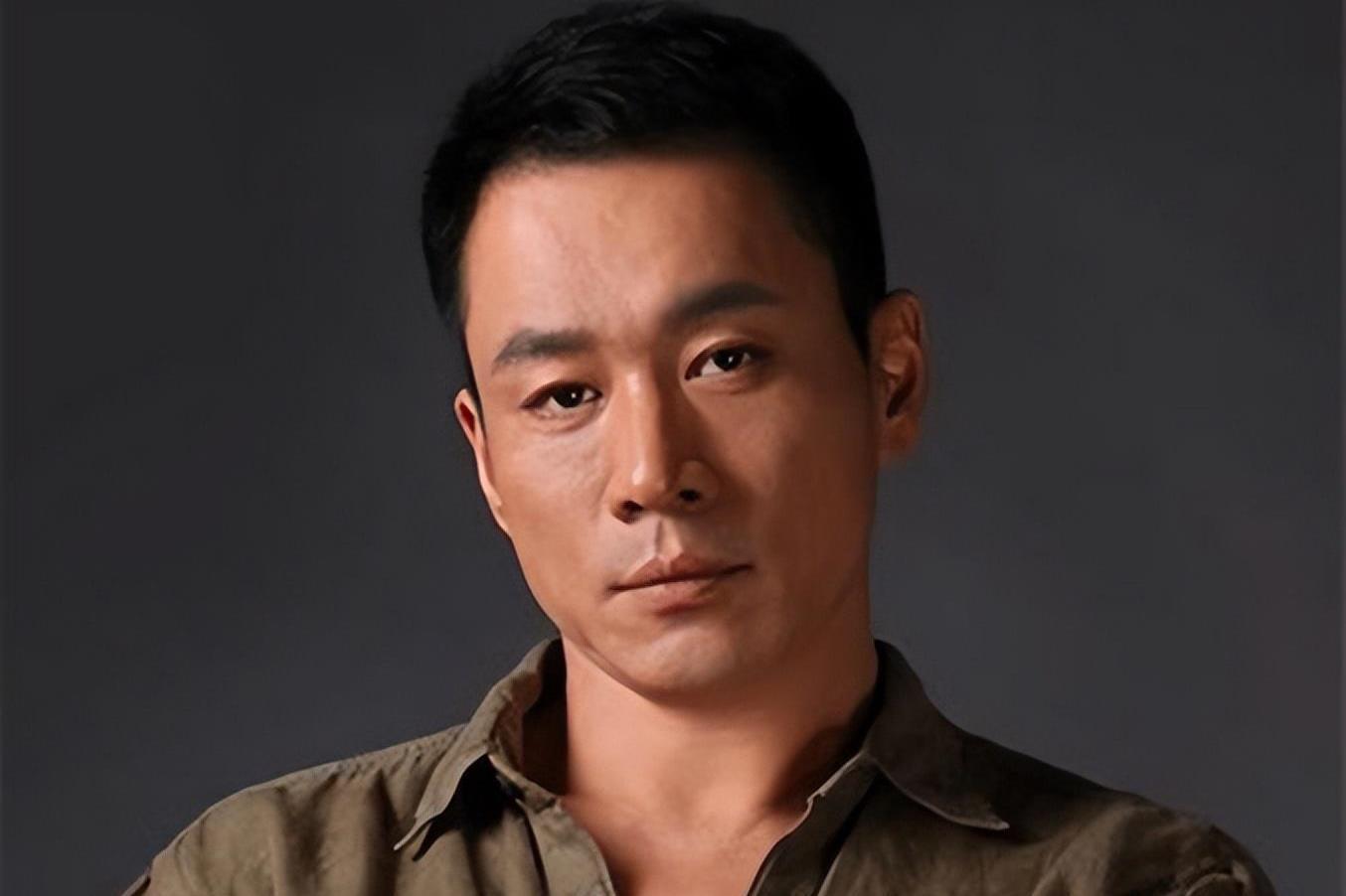 水浒传》武松扮演者丁海峰:美国豪宅享烤肉,多部正剧留经典 丁海峰,曾