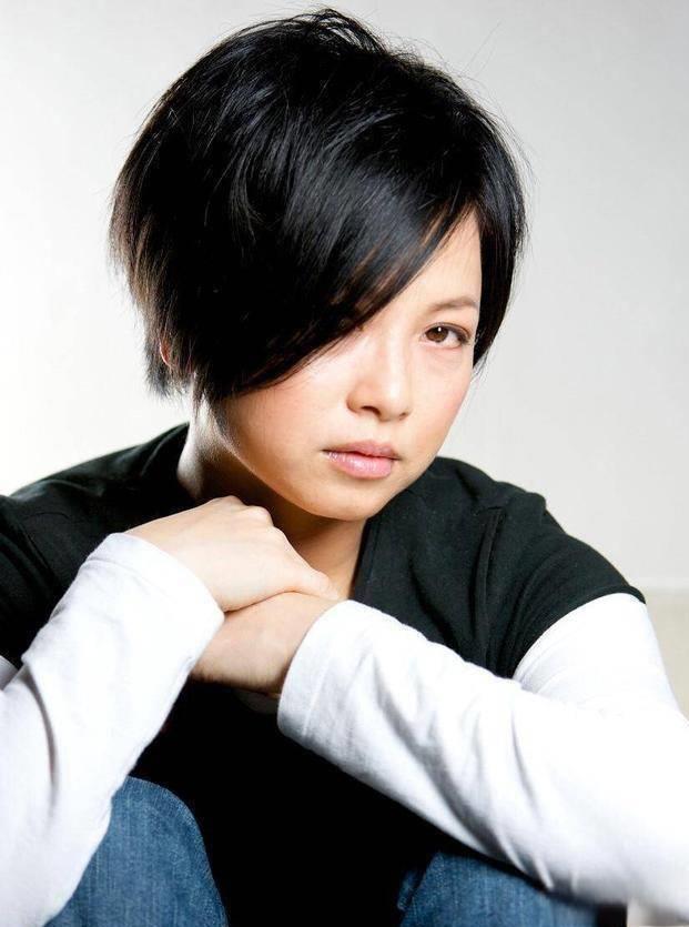 tvb金牌绿叶刘玉翠:事业波折后的坚韧与选择 刘玉翠,这位54岁的香港