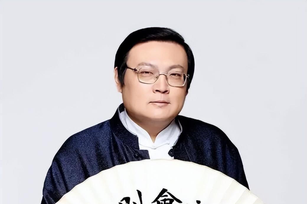 梁宏达:从荧屏才子到退隐幕后,一张嘴的传奇与遗憾 梁宏达,以嘴成名的