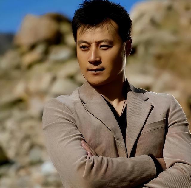 从地下室到星光熠熠,坚守爱情与事业的双重胜利 在影视圈中,任程伟以