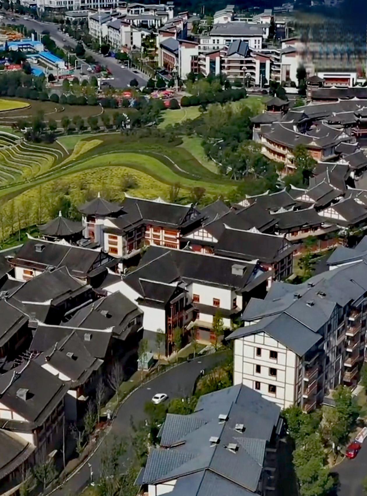 奢香古镇】探寻彝族文化之旅 奢香古镇位于贵州省毕节市大方县,是一座