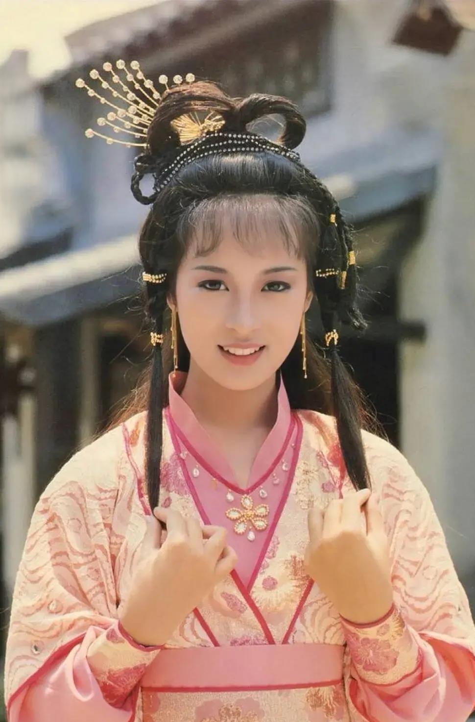 黎美娴:爱情和家庭的力量 黎美娴,曾是梁朝伟的恋人,现在已经52岁了