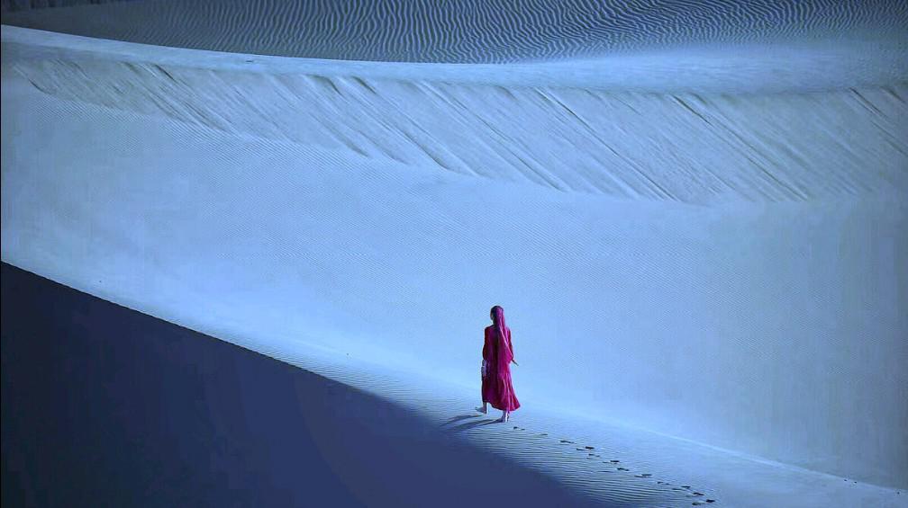 迷雾中的女性:情感困境与社会期待 在这个复杂多变的社会中,许多女性