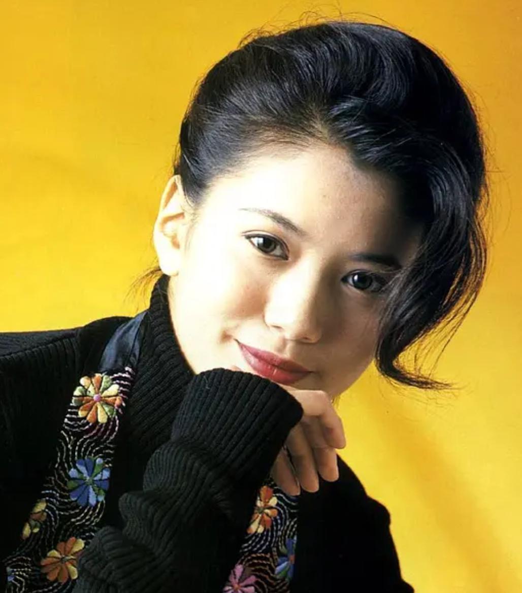 袁咏仪:幸运女神的影坛逆袭,强势性格成就金像奖影后 袁咏仪从出生