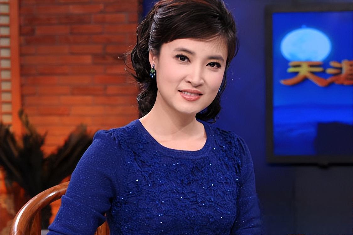 桑晨:被迫成为央视主持人 桑晨是央视资深元老,因为"腿太长"被迫成为