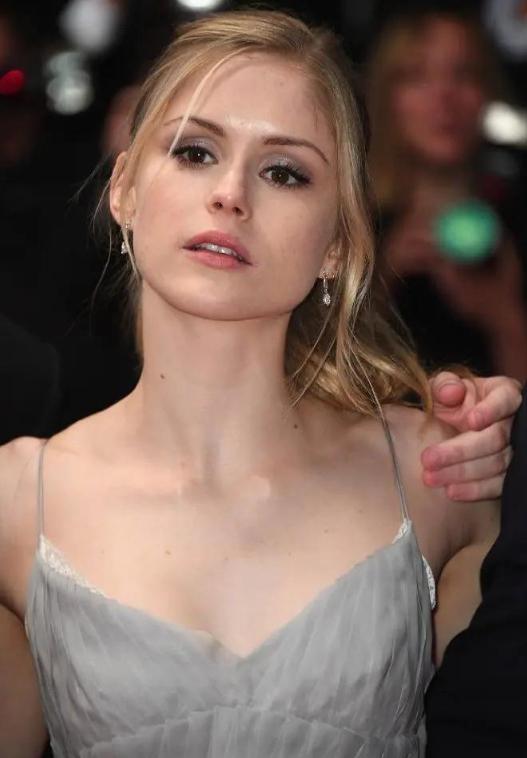 艾琳·莫里亚蒂:纽约新星,演技惊艳影视界 艾琳·莫里亚蒂,这位在纽约