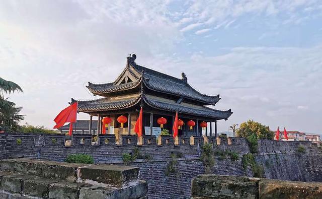 寿县古城:探寻千年历史的痕迹 寿县古城位于安徽省淮南市,倚靠淮河之