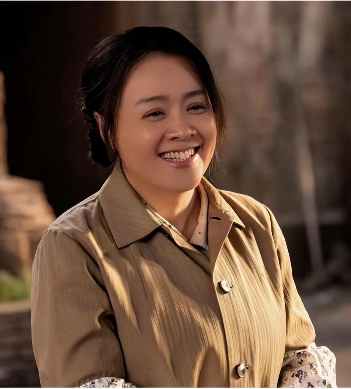 成为"妈妈专业户" 崔奕是一个兢兢业业,真正热爱演戏的好演员,虽然年