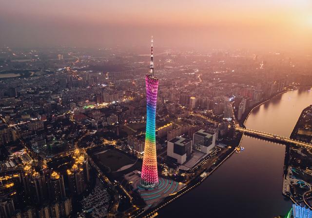 广州塔一日游:品味美食,俯瞰美景,探索人文 广州塔,被誉为"小蛮腰",是