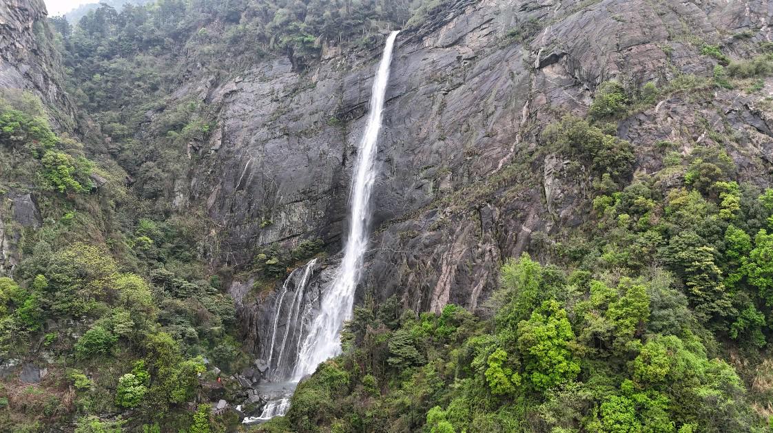李白笔下的瀑布 9015秀峰风景区 庐山秀峰风景区位于江西省星子县