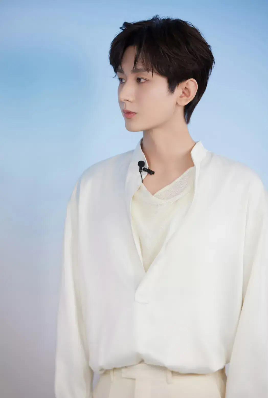 蹭热度行为以及对辛芷蕾的内涵,在娱乐圈中并非孤例.