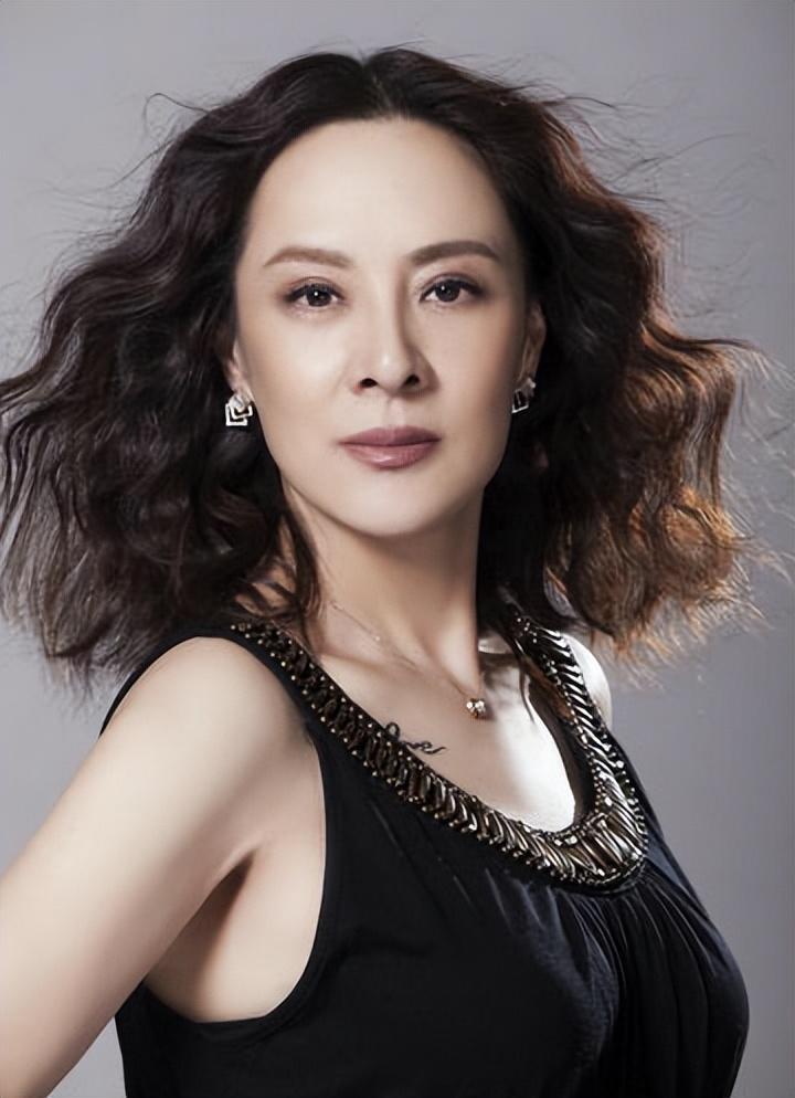 李萍:再婚遇真爱,丈夫离世后仍坚韧奋斗,母爱与事业并重 李萍,一位在