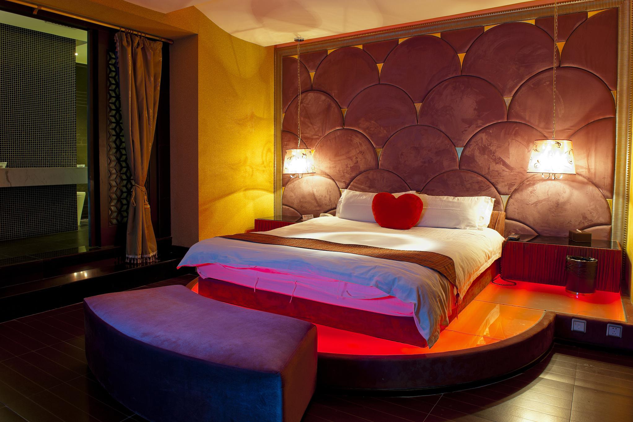 情侣酒店圆床:浪漫之旅的温馨港湾 国家日益强盛,人民生活步入小康,对