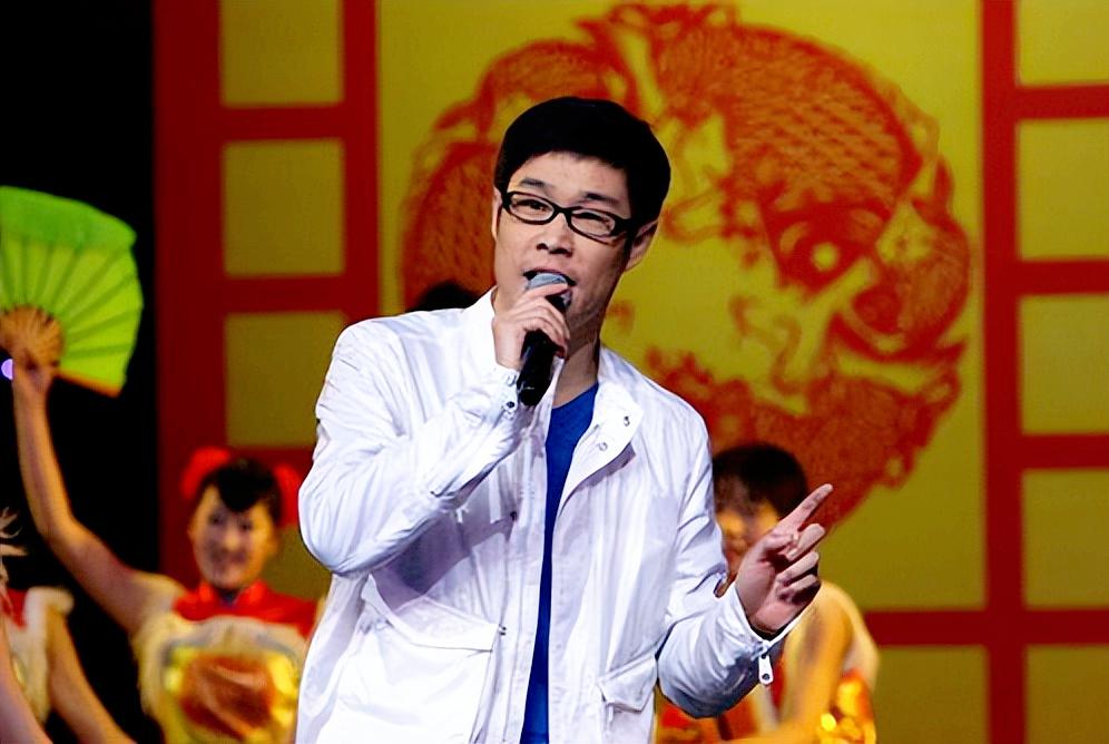 自2009年在央视春晚上凭借小品《不差钱》一夜成名后,小沈阳以其卓越