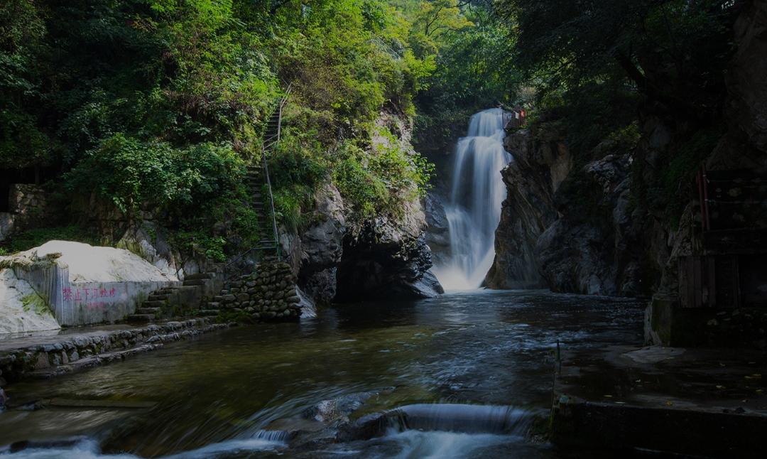 西安高冠瀑布:自然与历史的传奇之地 秦岭深处,隐藏着一片自然的瑰宝
