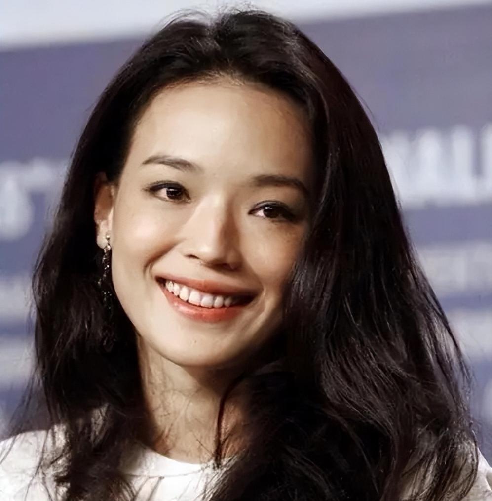 这些拥有着厚嘴唇(俗称"香肠嘴")也能美出天际的女星有姚晨,吴家丽