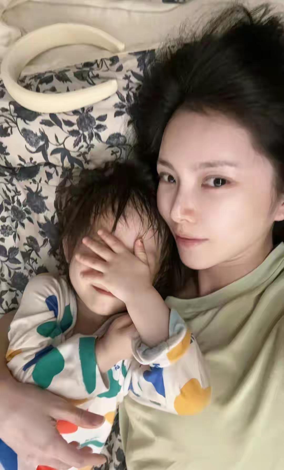 杜淳妻子王灿烫伤事件:餐饮业安全警钟长鸣,杜淳展现冷静与爱心 著名