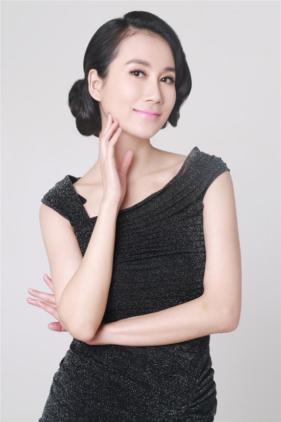 温峥嵘:演技深入人心 温峥嵘,这位出生于贵州贵阳的女演员,以其独特的