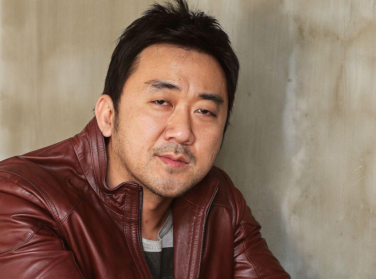 硬汉马东锡大婚 韩国硬汉马东锡于5月25日在首尔某地与妻子举行婚礼