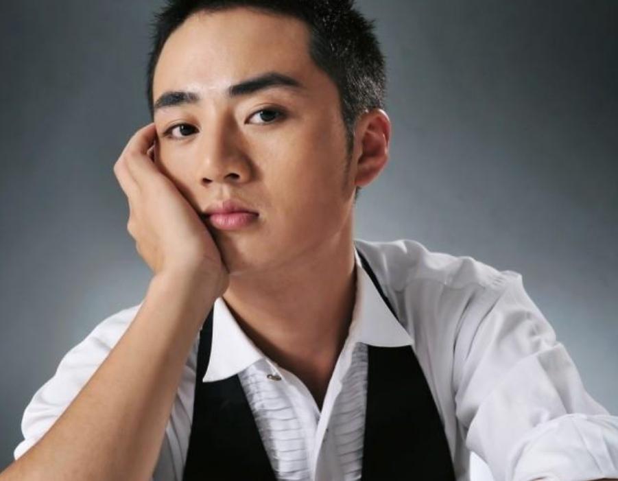 演员余少群的"消失" 余少群是一位戏曲出身的演员,曾在《隋唐英雄传》
