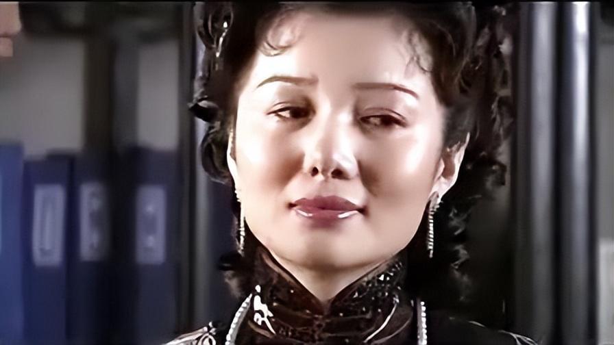 赵君与郑卫莉的人生轨迹 赵君与郑卫莉,这两个名字在中国影视圈中可谓