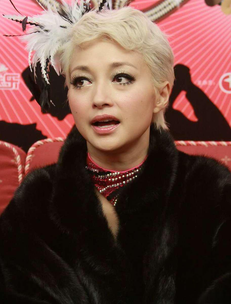 在古天乐,李若彤主演的《神雕侠侣》中,李绮红饰演的小东邪——郭襄一